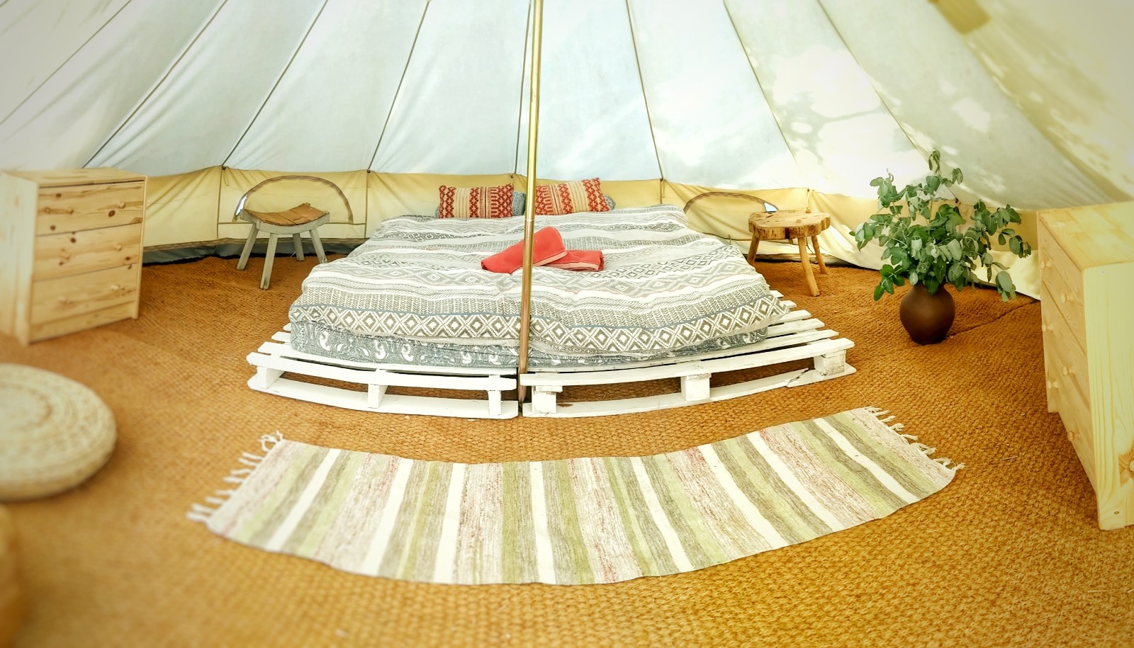 Private Single Glamping Tent / shared bathroom
