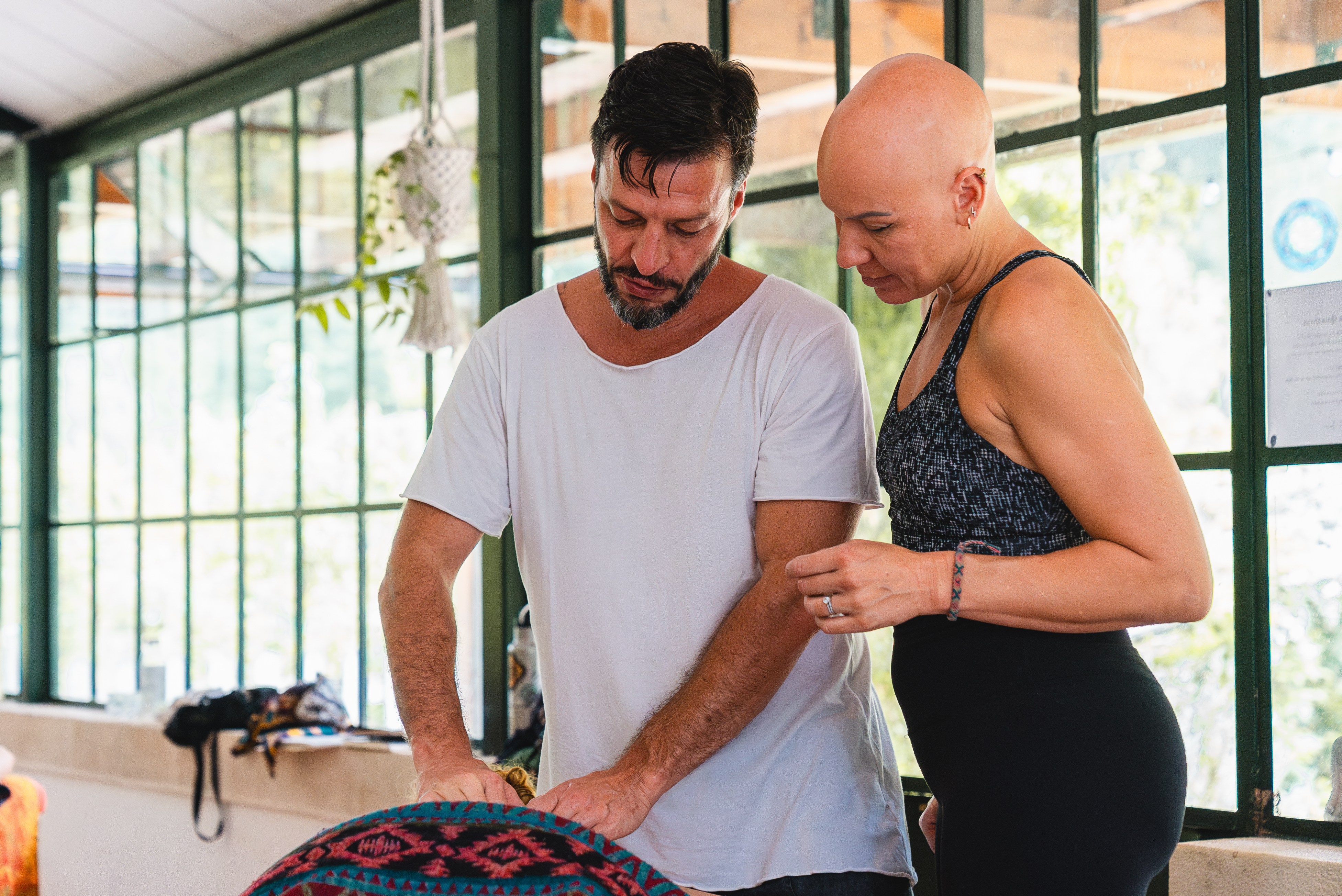 Praktizierende bei der somatischen Körperarbeit — Lernen durch direkte Erfahrung